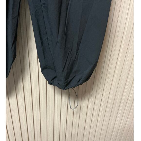 Fabletics Heights Cargo Pant Black Women’s Size L - Picture 11 of 13